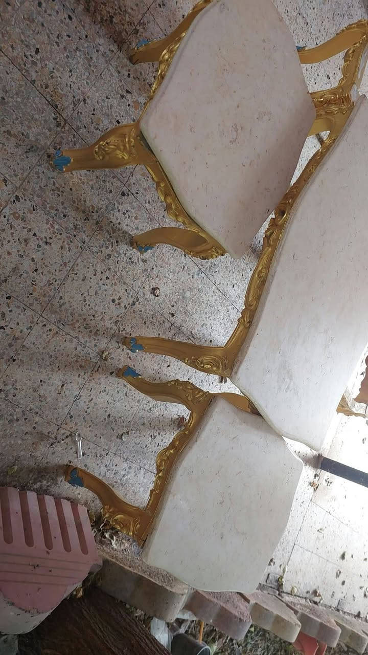 ميز ست كراسي • كرسي مكسور • مرمر طبيعي