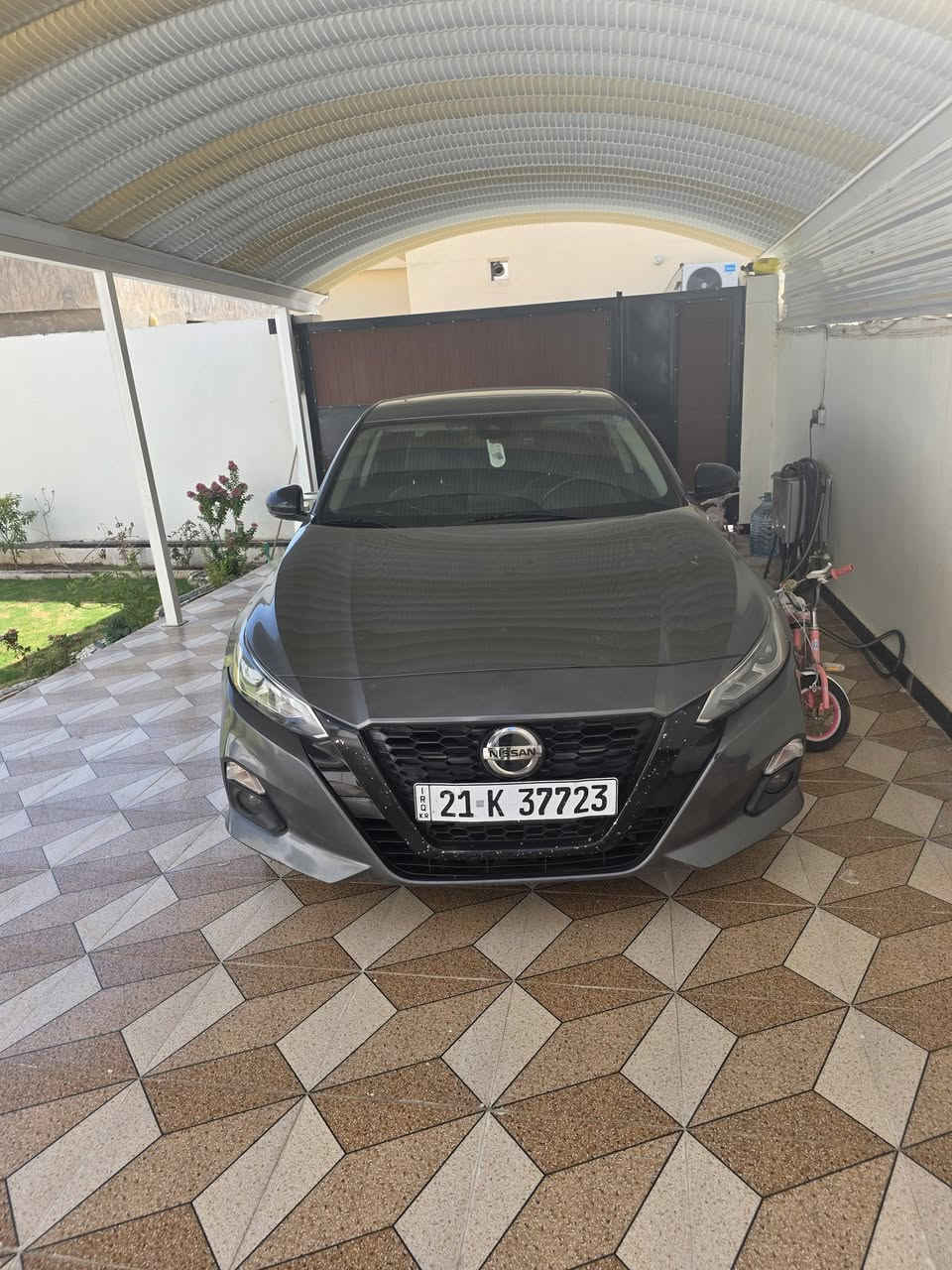 التيما ٢٠٢٢ ميدنايت SR
محرك ٢٥٠٠
مواصفات كاملة
فتحة سقف
رادار تحديد مسار
توقف ذاتي
تشغيل عن بعد
كشنات جلد تدفئة
تطريز الابواب
ابل كار بلي
وإلخ .. من المواصفات.

ضررها :
بأمريكا فقط الدعامية الكدام بدون بنيد ولا صبغ وأيرباك الستيرن مبدل بلادي.
بالعراق الباب اللي وره السايق أنشخط وكحلته.

السعر ١٦٥ ورقة.
رقم ***********
