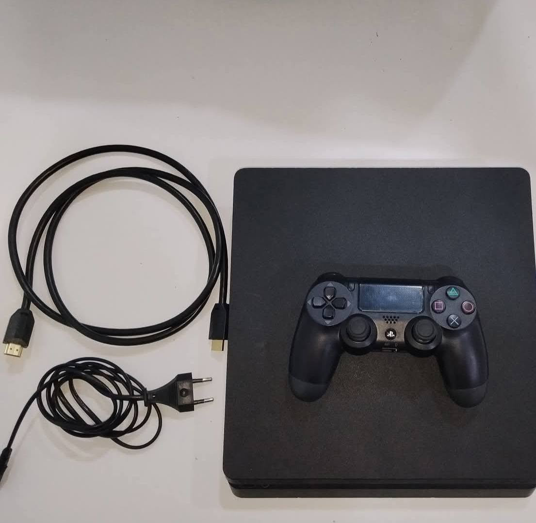 فرۆشی خێرا 

Ps4 slim 1tb 

CD : 

Gta
God of war 3 
Days gone
Bo3
Fifa17

کامل ئه شیاو پاکه تی ماوه 
نه کراوه ته وه 
ته نها ده سکه که ی فه حسێکی ئه وێت گێڕه که ی ۵ بۆ ۱۰ هه زاری ئه وێت 

به س CD کان 60 ئه که وێت 

۲۸۰ هه زار سلێمانی 

***********
*********** السليمانية, العراق
