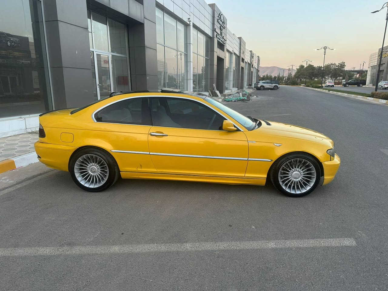سەرەتا بەناوی خوای گەورە                              بی ئێم سةقةر                 528   BMW
موديل ٢٠٠٦ 
سپورت و دوو دەرگا 
پةردة 
سلايد 
كوشن جلد 
ناو زةرد 
سوكان ڤوليوم 
جام كارةبا 
فورميكا 
٣گير 
توماتيك 
عادي 
سپورت 
تةحدید سورعة 
تةبريد لەسەر سیوچ  
لايت ئوتو وزينون 
مةكينةي ٥٢٨  
مەنەفێستی اسڵی و 
کۆدی بۆکراوە و 
بارکۆدی وەرگرتوە 
گيرو مةكينةي مةزبوتة
بەشەرتی فەحس و فیتەر 
سعری ۳٦ گەڵاو کەمێک مجال
بۆ پەیوەندی   *********** السليمانية, العراق
