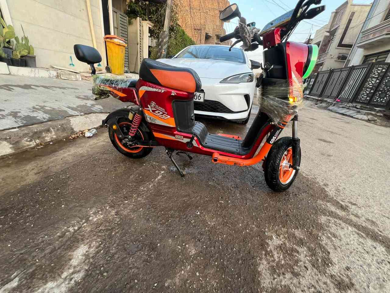 دراجه x900 دراجه نضيفه تشتغل أربع نمر بس الملر الآمامي مكسور بصمتين وسويجين وبطاريات كبار الدراحه  السعر 375 وبيه مجال بسيط للتواصل ***********
