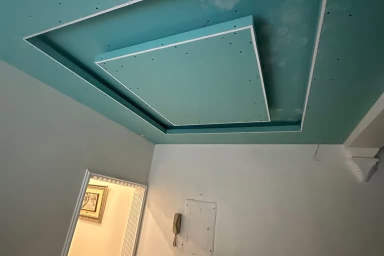 تحفة معمارية في منزلك.. أحدث ديكورات الجبس والسقوف الثانوية في الرمادي! ✨
هل تبحث عن الفخامة واللمسات 
 سقوف ثانوية وجبس بورد: تصاميم مودرن وكلاسيك للصالات والأنحاء كافة.
 إطارات ولمسات جدارية: تكسيات وأشكال هندسية راقية تضفي جمالاً استثنائياً.
 توزيع إضاءة حديث: إضاءة مخفية وسبوت لايت لتوزيع ضوئي متناسق.
 دقة وسرعة في التنفيذ: كادر متخصص يلتزم بالمواعيد والنظافة.
📍 الموقع: مدينة الرمادي والمناطق المجاورة.
📞 للتواصل والاستفسار والمعاينة المجانية: ***********
💬
