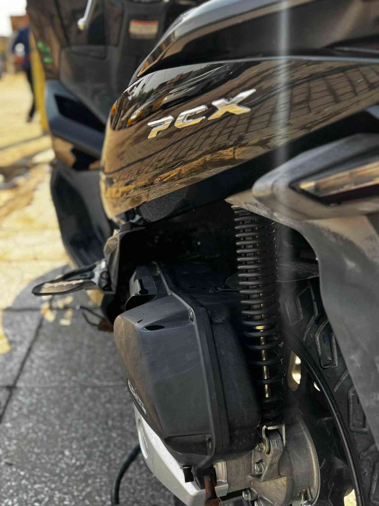 السلام عليكم
دراجه pcx جيل ال ثالث ياباني اصل JF موديل 2022
دراجه رمبه صارلها اقل ال شهرين مــن نازله 
كفاله عامه مــن التاير لل التاير مكينه وكفر دراجه احلى مــن الصور 
ممشى الدراجه 5الف فقط دراجه ب الكارتونه السعر (21)$
مكاني بغداد مدينه الصدر  للتواصل متواجد واتساب واتصال فقط ***********📞📱
