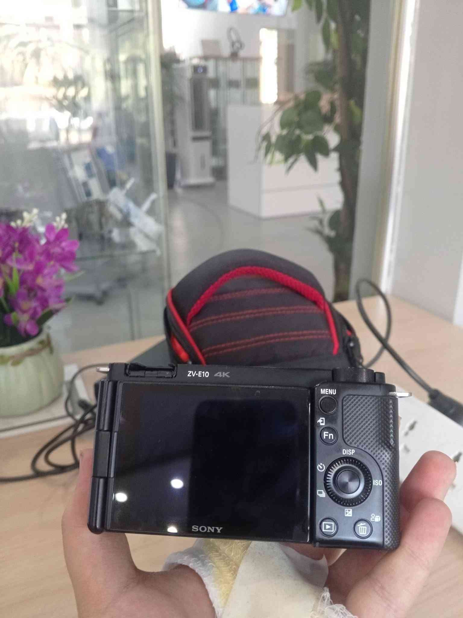 📸 **للبيع | Sony ZV-E10**

كامرة **Sony ZV-E10** بحالة ونظافة **جيدة جداً**، استخدام شخصي لمدة **9 أشهر فقط**.

**التفاصيل:**
• Shutter Count: **1,716 لقطة فقط**  
• عدسة **Sony 16-50mm**  
• **بطاريتان**  
• الكارتون الأصلي
رام 64 مع حقيبة هدية 
• جميع الملحقات متوفرة  
• الكامرة نظيفة ومحافظ عليها

مناسبة جداً لتصوير **Reels – Content – Photography – Video**.

**سبب البيع: الترقية إلى كامرة أعلى.**

📍 **بغداد**  

للتواصل: خاص أو على الرقم **[***********]**

نص مكتوب في الصور:
- CAMERA SHUTTER COUNT Find out how many shots your Digital SLR has taken RESULTS Shutter count 1716 SONY ZV-E10 Current value on eBay As an eBay Partner, this site may be compensated if you make a purchase using the above link X Post If you found this useful and love cameras, check out our new desktop app! CHECK ANOTHER CAMERA Digital Photo Gallery