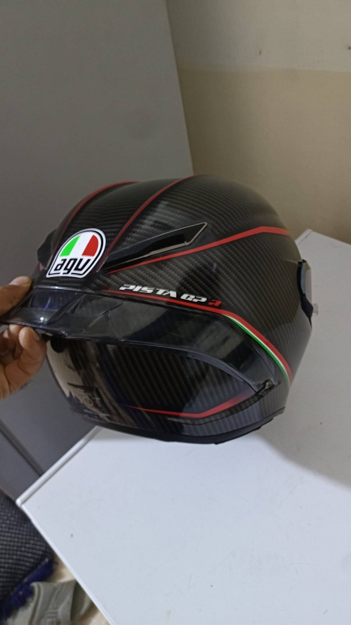 عندي هاي الخوذه كوالتي ماستر كاربون فايبر AGV Pista GP RR Carbon (Master Quality / Replica)
كلش نضيفه شكد تسوه 
***********
