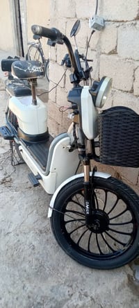 دراجه شحن سرعه 100بطاريات 5جديده نقصها شاشه وجوزه تشغيل مكاني ابو غريب...