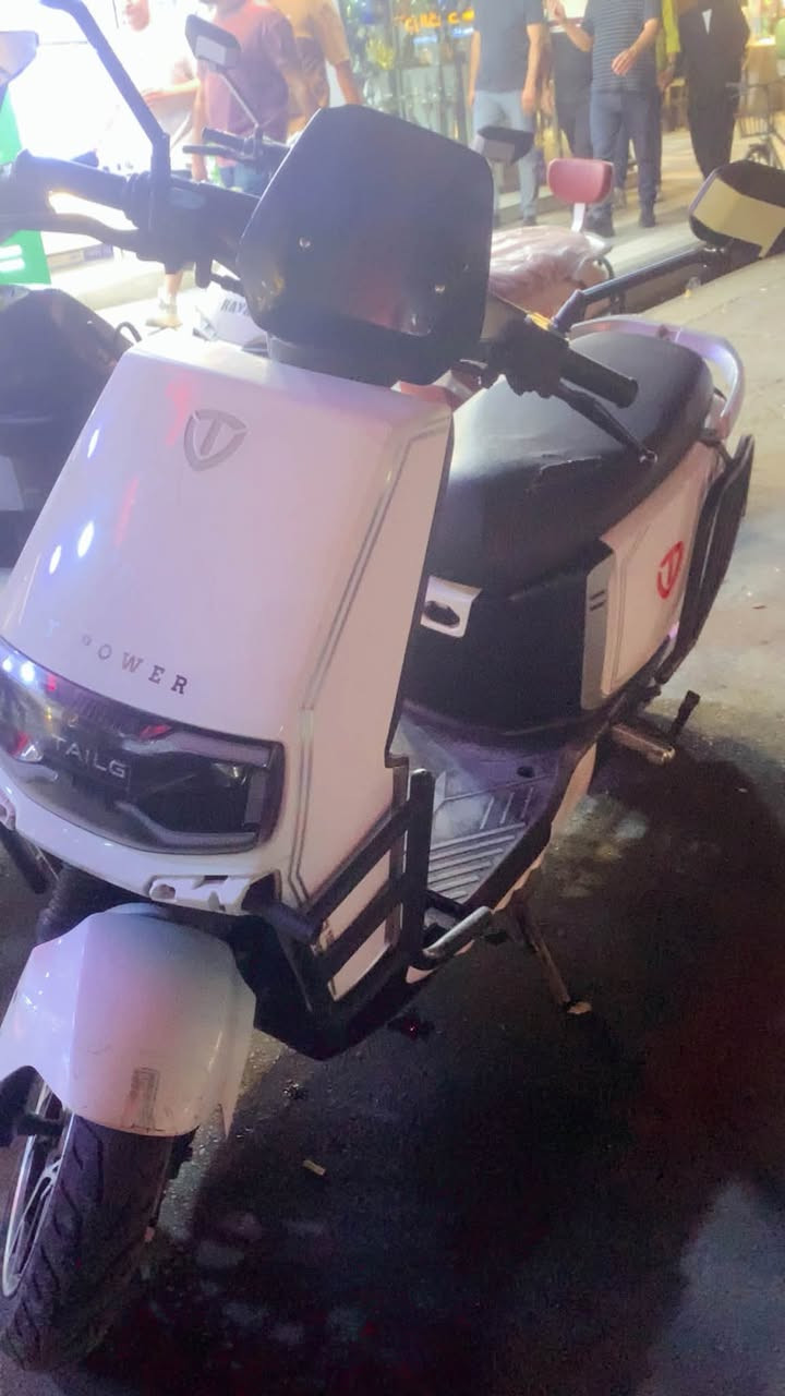 دراجه شركه تايلج العالمية معروفه مواصفاتها 
بطاريات فول ع فحص
للبيع ب800 وبيها مجال او مراوس بدراجة ام عيون او وحش الكون عنوان بغداد للتواصل ***********
