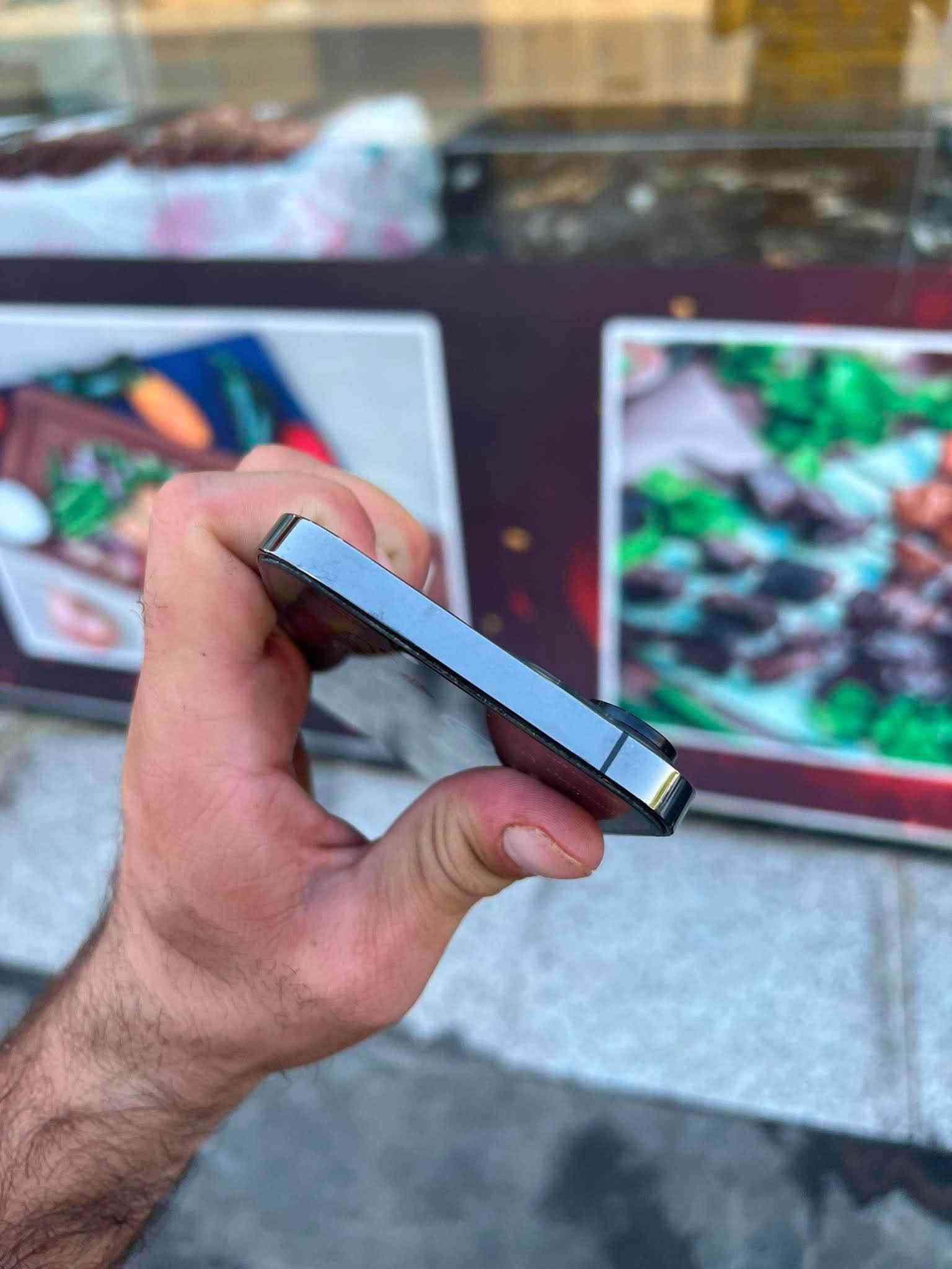 IPhone 14 Pro Max zor xawen nakrawa bashart battary 87biladi 128gb 1sim ba zaman أربيل, العراق

نص مكتوب في الصور:
- 11:41
- LTE 13
- Pil Sağlığı ve Şarj Etme
- Telefon pilleri, şarj edilebilir bütün piller gibi eskidikçe performansı azalan tüketim mallarıdır. Daha fazlası...
- Maksimum Kapasite
- %87
- Bu, yeni pile kıyasla mevcut pil kapasitesinin ölçüsüdür. Düşük kapasite, şarjdan sonra kullanım süresinin azalmasına neden olabilir.
- En Yüksek Performans Yeterliliği
- Yerleşik dinamik yazılım ve donanım sistemleri, iPhone'unuzun pilinin kimyasal olarak yaşlanması gibi görülebilecek performans etkilerini engellemeye yardımcı olabilir.
- İyileştirilmiş Pil Şarjı
- iPhone, pilin eskime hızını yavaşlatmak için günlük şarj etme rutininizi öğrenir, böylece telefonunuzu kullanmaya ihtiyacınız olana kadar %80 oranını geçince şarj etmeyi durdurmak için bekleyebilir.
- Temiz Enerji ile Şarj
- iPhone, bölgenizde daha düşük karbon emisyonlu elektrik kullanılabildiğinde şarj etmeyi seçerek karbon ayak izinizi azaltmaya çalışır. iPhone, onu kullanmaya ihtiyacınız olmadan önce tam dolması için günlük şarj etme rutininizi öğrenir. Daha fazla bilgi...
- Koyu Mod Kapalı
- Night Shift Kapalı
- True Tone Kapalı