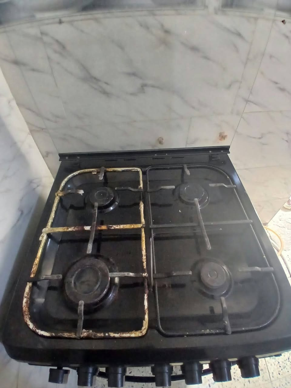 طباخ نوال • شرط النظافة