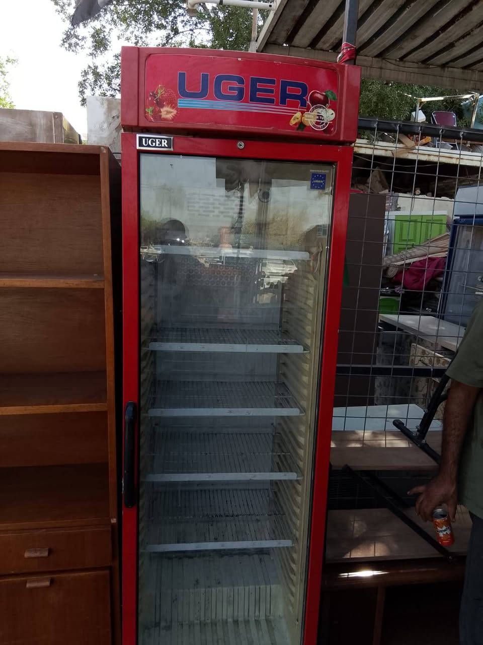 عارضه براد سعره 250 بيه مجال 
مكاتب صاج سعر الوحده 75 بيه مجال 
مدخل مصري 250 بي مجال 
طبلات 25
ميز صغير 25
كاونتر سنك وملحق 75 بي مجال 
مكان شارع فلسطين ***********
