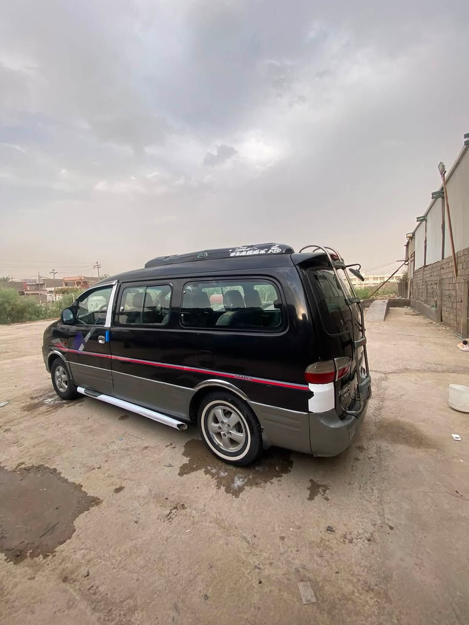 2007 
رقم قادسية إنكليزي تحويل مباشر سنوية لغاية2030
مفتوح كير عادي مكينه والكير والأكسل كفاله بشرط 
البدي مكفول فقط طخه يم قبق الكاز
الباقي مكفول 
شواصي 3 كفاله فقط جهة السايق تصليح ٤ اصابع
حداديتها جيده تايرات انضاف كهربائيات كلها شغاله 
السياره جاهزه من كل النواحي 
سعرها 75 بيها مجال بسيط 
مكاني حله 
***********
