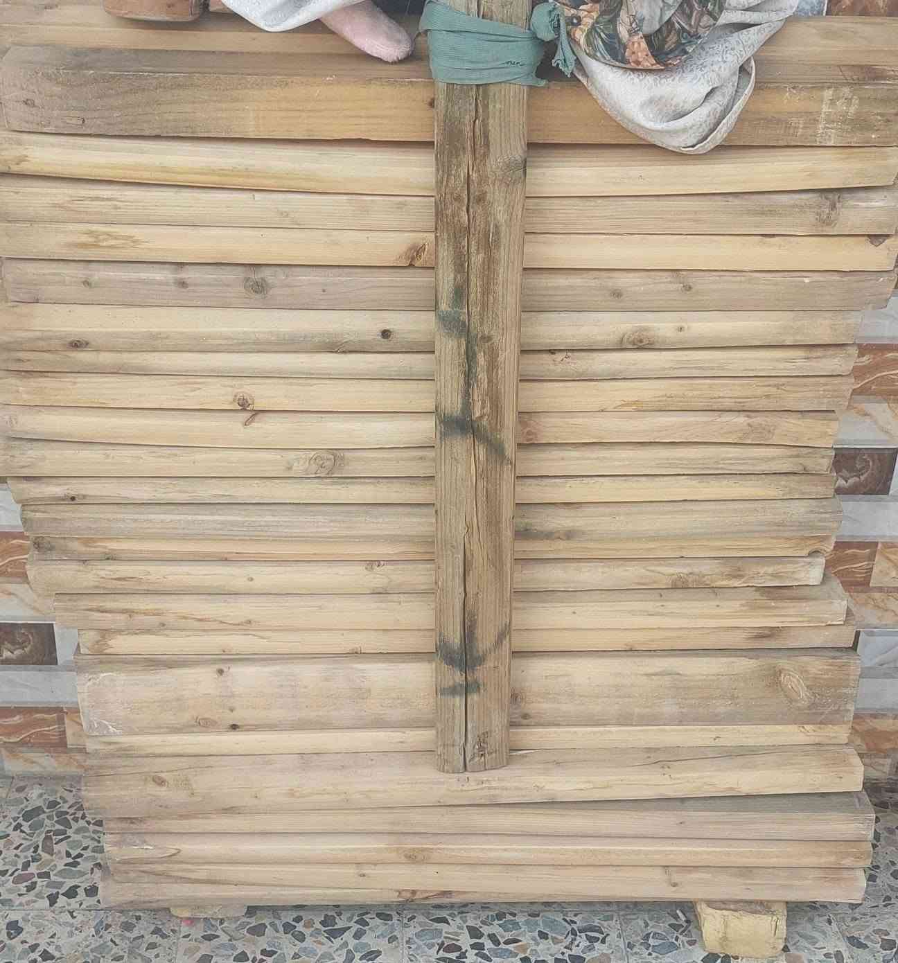 اربع أقراص بكره خشب الارتفاع والعرض مترين ...
لوح انج ونص جديد غير مستخدم ...الطول تقريب ١٢٠سم ...٨٠ قطعه للبيع 

مكان مركز مدينه......سعر خاص
