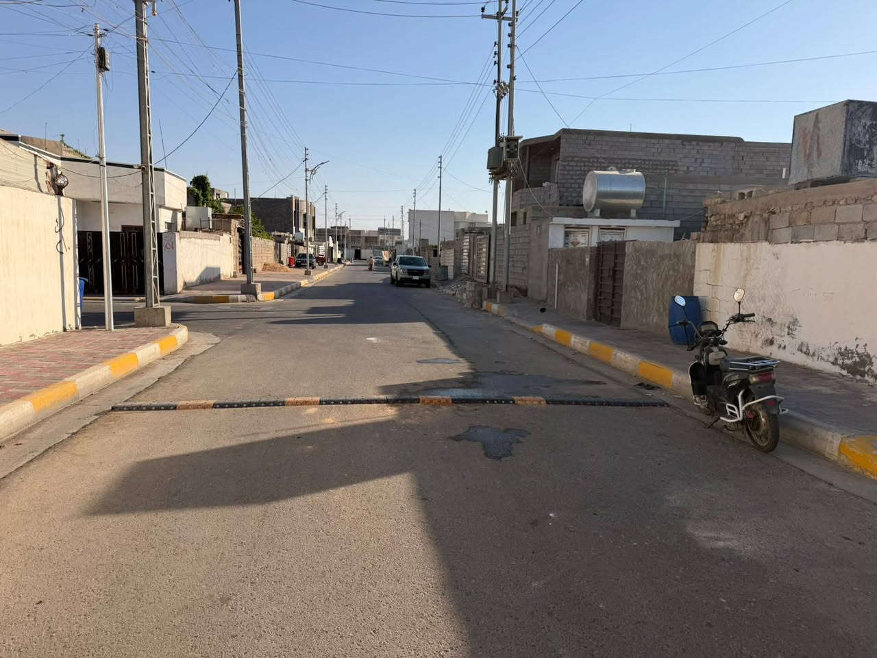 السلام عليكم
البيت البيع طابق واحد 
المواقع 
تاميم القادسية الثانية 

مساحه ٢٢٠
لوجه ١٥

النزال ٢٢

بناء حجره  
للمزيد من التفاصيل يمكنكم زيارة مكتبناا مكتب العين العقار ع شارع 40 مدخل الصوفيه الثانية 

او الاتصال على الارقام 

***********
***********
***********
