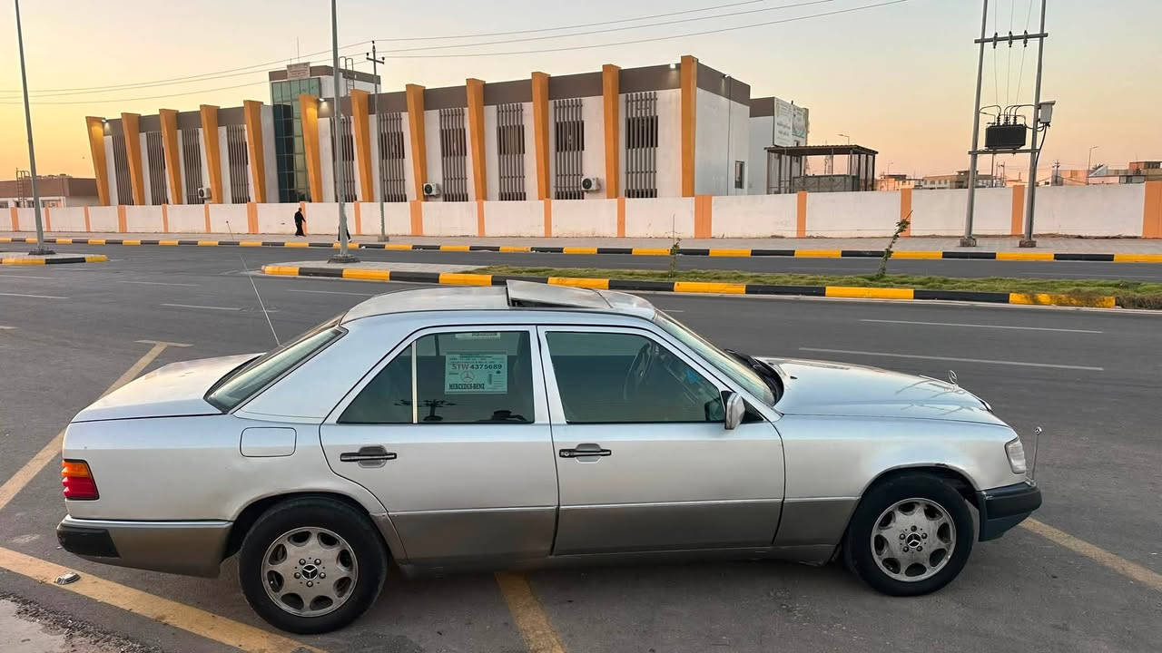 مرسدس دب مديل 92سياره كرهباياته كله شغاله   فتحت سقف مكينه فيفيتي 3000 سياره جاهزه ما ناقصه ايشي رقمه بغداد نكليزي بسمي تحويل ثاني يوم سعر 60وبيه مجال رقمي***********
