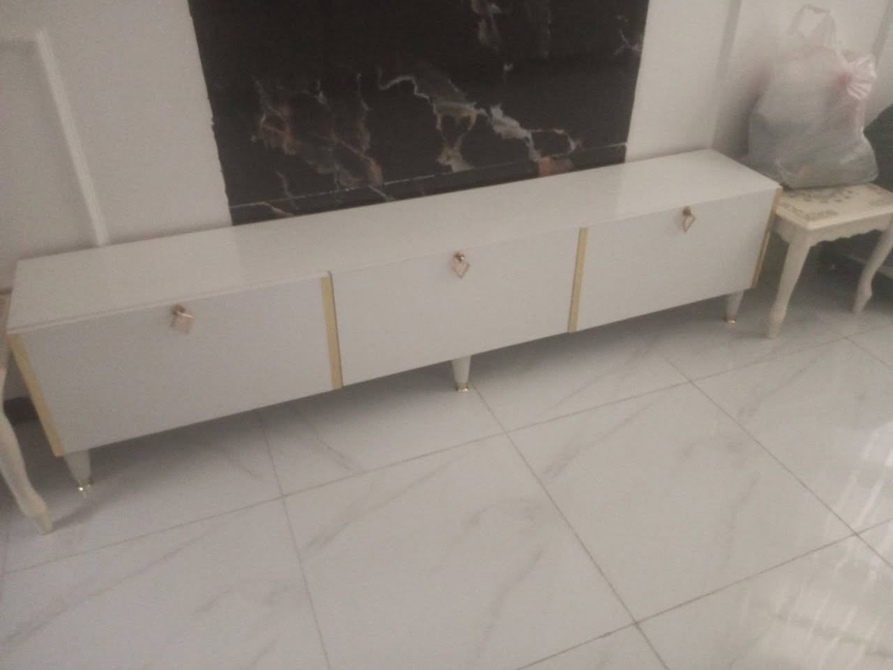 ميز بلازما تركي جديد ما مستعمل 3خانات طول 2م +تعلاكة ملابس جديده ما مستعمله للبيع اثنينهن ب175ألف مع المجال كربلاء ***********
