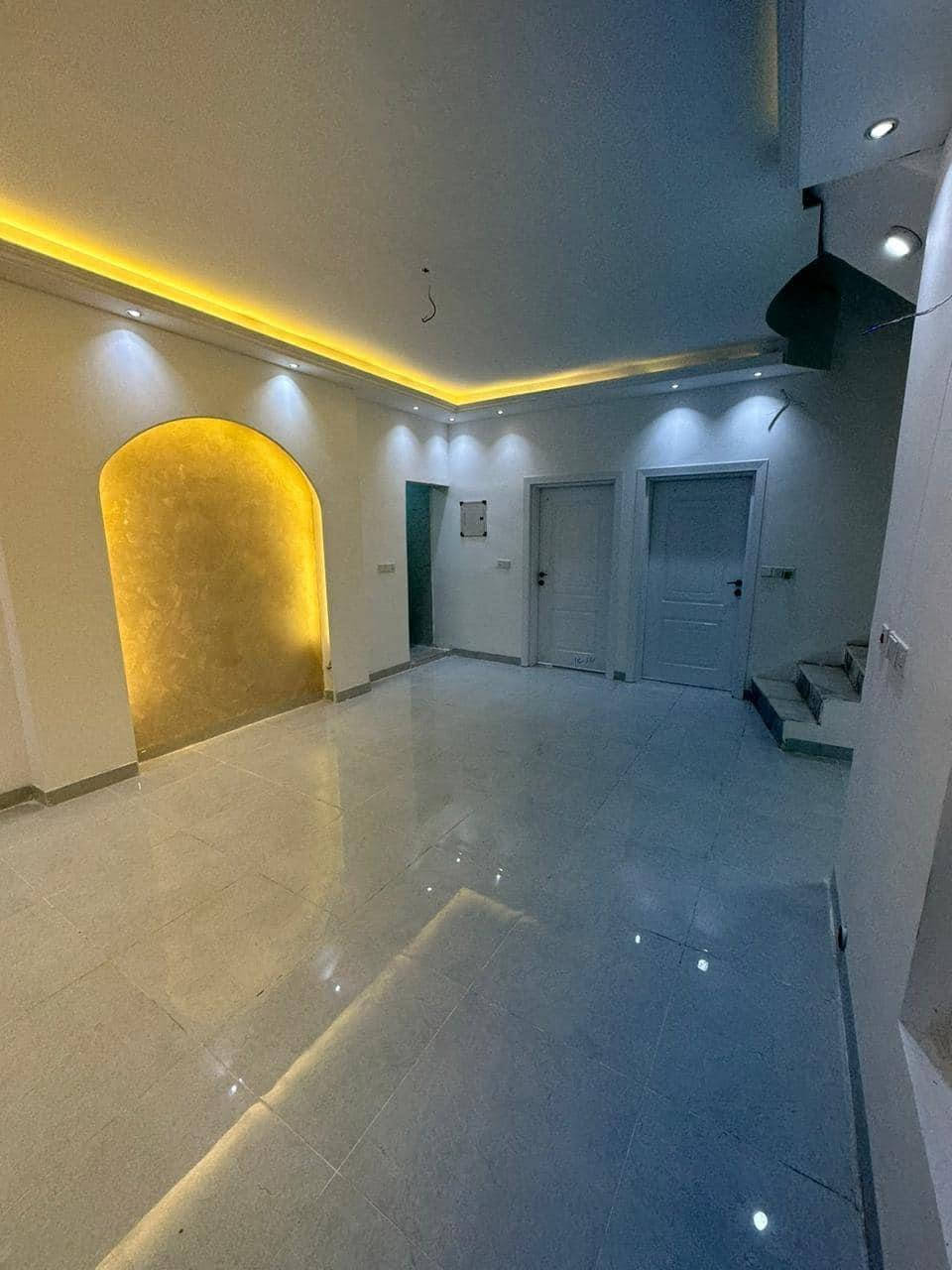 السلام عليكم ورحمة الله وبركاته
يوجد بيت للبيع المساحه 237 يتكون من طابقين 
الطابق الأول غرفتين نوم وصالة ومناور ثنين ومغاسل داخليه ومطبخ واستقبال وحوش كبير ومغاسل. خارجية 
الطابق الثاني ثلاث غرف نوم وصالة ومغاسل بناء درجة اولى وكله ديكورات ومتعوب عليه بلعافيه ليكون من نصيبه 
الموقع ديالى الخالص حي الحسين قرب معمل السفنج 
السعر واللاستفسار الاتصال على الرقم 
***********
