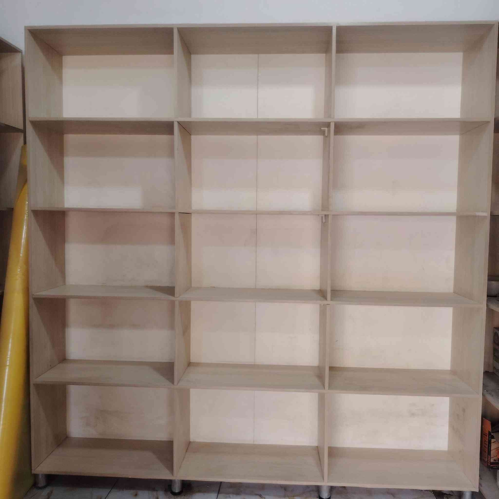 رفوف خشب MDF للبيع العنوان الكفاءات الشارع الفاصل بين حي السفير والكفاءات
القياس
 العدد 3 قطعة  ارتفاع 244 سم عرض 244 سم 
 العدد 2 قطعة  ارتفاع 244  سم عرض 122 سم 
عمق الخانه 40 سم ارتفاع الخانه 40 سم
بين خانه وخانه تقريبا 75 سم
التواصل على الخاص او واتساب
رقم الهاتف ***********
