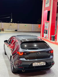 Mazda 3 hatchback  مۆدێل ٢٠٢٤  ٢٠هەزار رۆشتوە -بەس بۆنیت بۆیاخ بێ ناوگ...