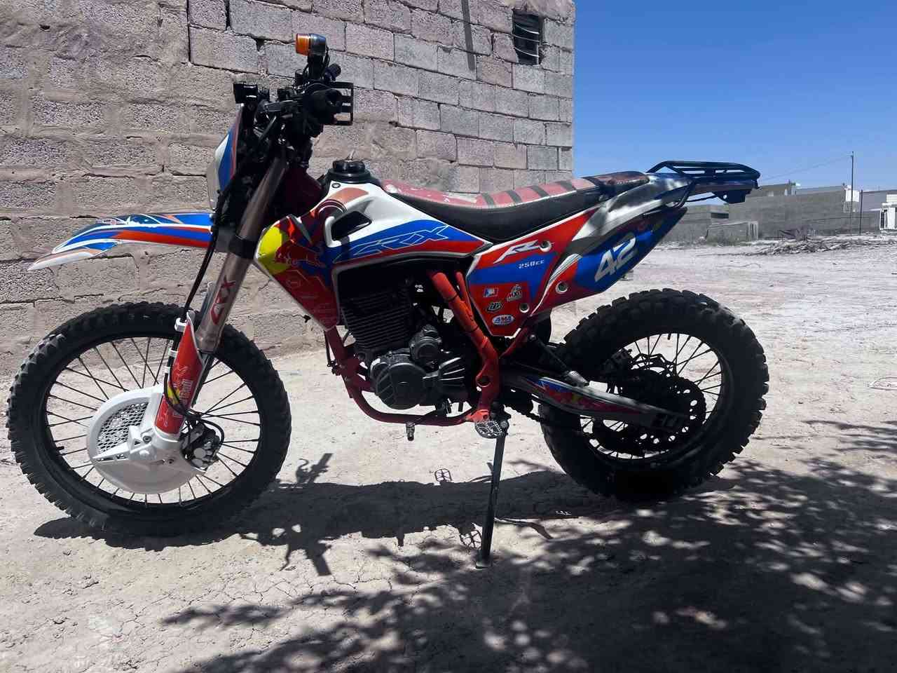 سلام عليكم قفاز  CRX موديل 2024  كامل مواصفات كله شغال مابي اي نقص سعر اتصال على هاذ رقم ***********مكان ديالى مندلي
