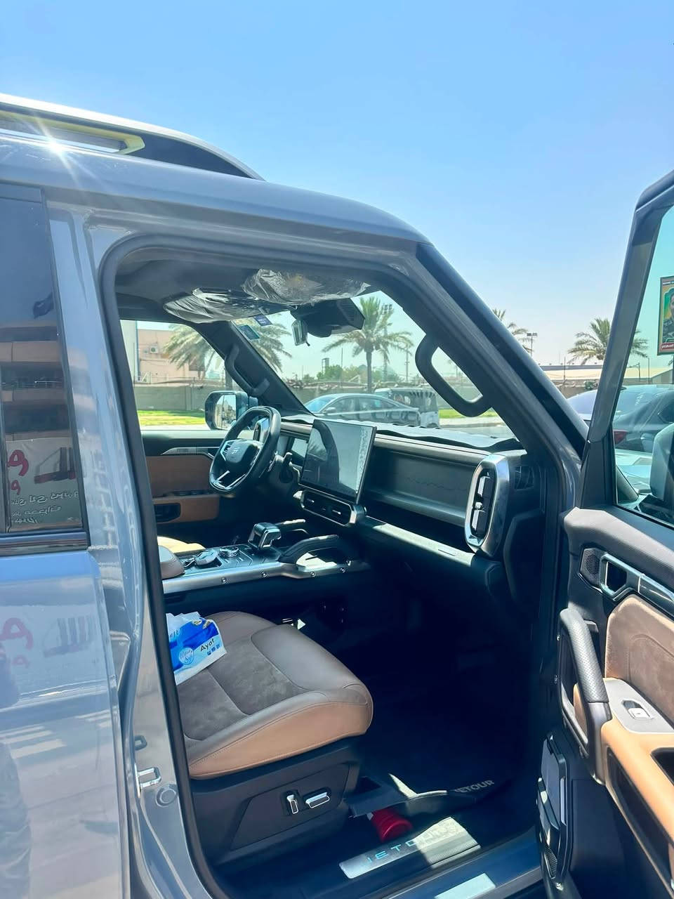 🔥 للبيع | Jetour T2 2025 🔥
🚘 جيتور T2 موديل 2025 — خليجي

✨ناطق

⚙️ المواصفات 

* محرك 2.0L Turbo

* قوة 251 حصان

* عزم 390 نيوتن/متر

* ناقل حركة أوتوماتيك

* دفع رباعي 4WD

* أوضاع قيادة متعددة

* مثبت سرعة + رادار

* نظام تحديد المسار

🛋️ الراحة والفخامه

* بانوراما

* دخول وتشغيل بصمة

* تشغيل عن بُعد

* مقاعد جلد

* مقاعد أمامية كهربائية

* تحكم مناخي ثنائي المناطق

* شحن لاسلكي

* إضاءة داخلية LED

* مقود جلد

* Auto Hold

* فرامل يد كهربائية

📱 التقنيات والأنظمة

* شاشة ديجيتال

* شاشة تدعم Apple CarPlay

* كاميرات 360°

* كاميرا دوارة

* حساسات أمامية وخلفية

* Bluetooth + Type-C

* أوامر صوتية

* حساسات ضغط الإطارات

💡 الشكل الخارجي

* إضاءة LED

* كشافات

* إضاءة خلفية LED

* مرايا كهربائية قابلة للطي

* إشارات بالمرايا

* جنوط 20 إنج

* إطارات 255/55R20

* ماسحة خلفية

* مانع انزلاق

* نظام نزول المنحدرات
ماشية 33الف

مكفولة سيارة
💰 السعر38 مليون دينار عراقي
***********
