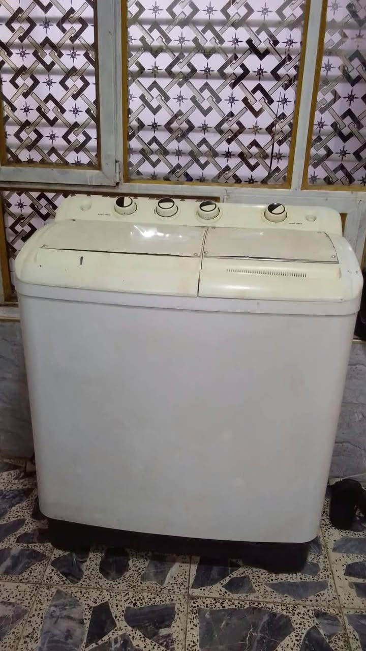 غساله للبيع. غسل وتنشيف. سعر ٥٠ الف. نهايته. عنوان حي الكوفه.  ***********
