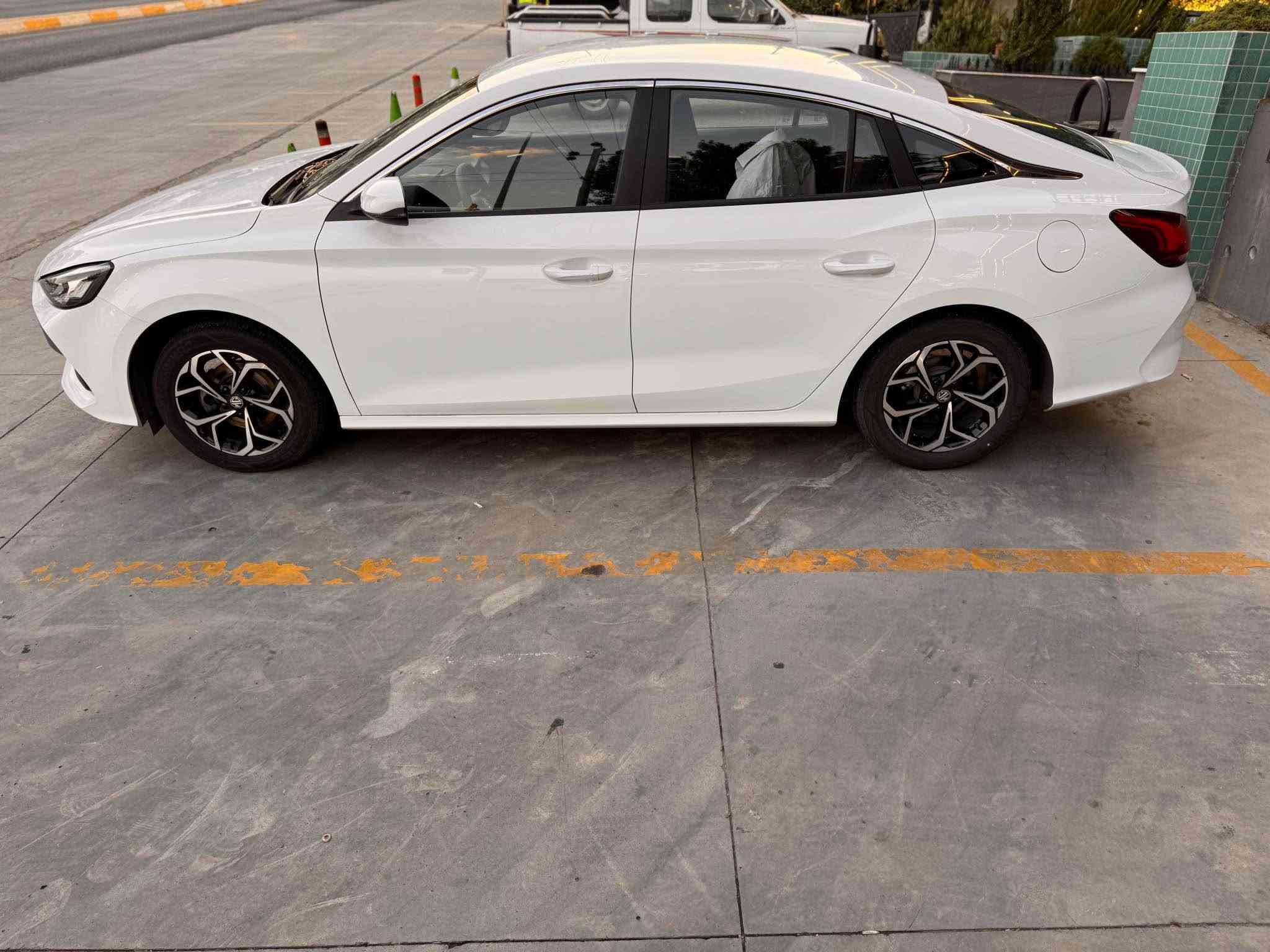 Mg 2025 
بێبۆیاخ بێ چاڵ بێشوخت 
سەیارەکە یەک دەستتە ١١ هەزار رۆشتووە 
گێرعادی 
١٠٢ گەلا 
گۆرینەوەش ئەکەم بە مازدا و فۆرد فیوشین 
*********** السليمانية, العراق
