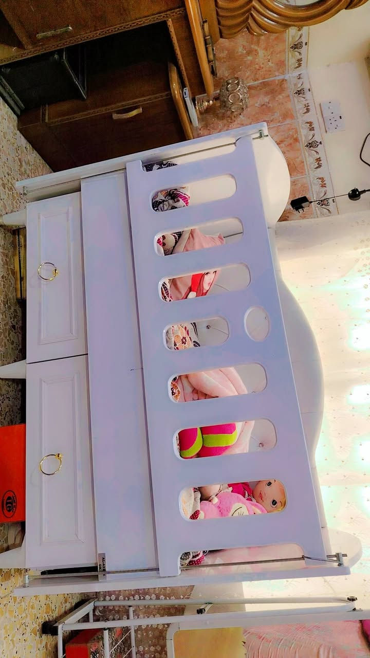 جربايه طفل الحد عمر 5 او 6 سنوات جديده مخذته 250واريده 175 وبيه مجال بسيط مكان زين القوس ***********
