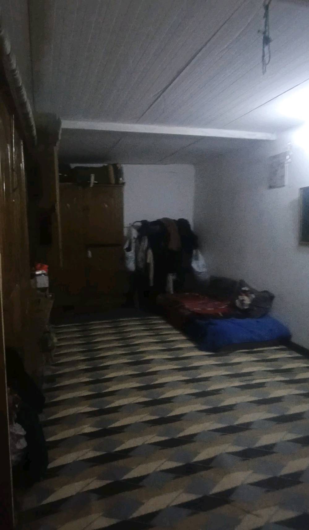 سلام عليكم دار للبيع سعره 14مليون وبي مجال بصيط 
‏الشعله قرب سيطرت الدهله مجمع الرحمان 
‏دار للبيع مساحه 100 مربع المكان الدهله مجمع الرحمن البيت 3 غرف كبار + حوش مساحه كبيره طب بي سياره الصطح شتايكر بل كامل + تانكيات 2سويه مربوطات +المطبخ سيراميك جاهز من
‏
‏كاونتر 3 تفصال حلو + مجمده +طباخ+ الحمام ول صحيات سيراميك كناتير 2 +مجمده+بوفيه 1 + مواطير عدد اثنين + خط نترنيت كامل بس تشترك بل نت+ كهرباء 24ساعه خطين  وطني سحب 24ساعه 
‏
‏مفروش بل کامل سبلت شغال بل كامل+نترنيت كامل بس تشترك بنت كهرباء خطين وطني سحب 
‏
‏كهرباء + ماي + مجاري مسس بل كامل البيت
‏
‏الاستفسار راسلني على الخاص البيت تجاوز***********وتساب مفتو24ساعه واذا تريد دزلك فيديو للبيت كامل راسني 
