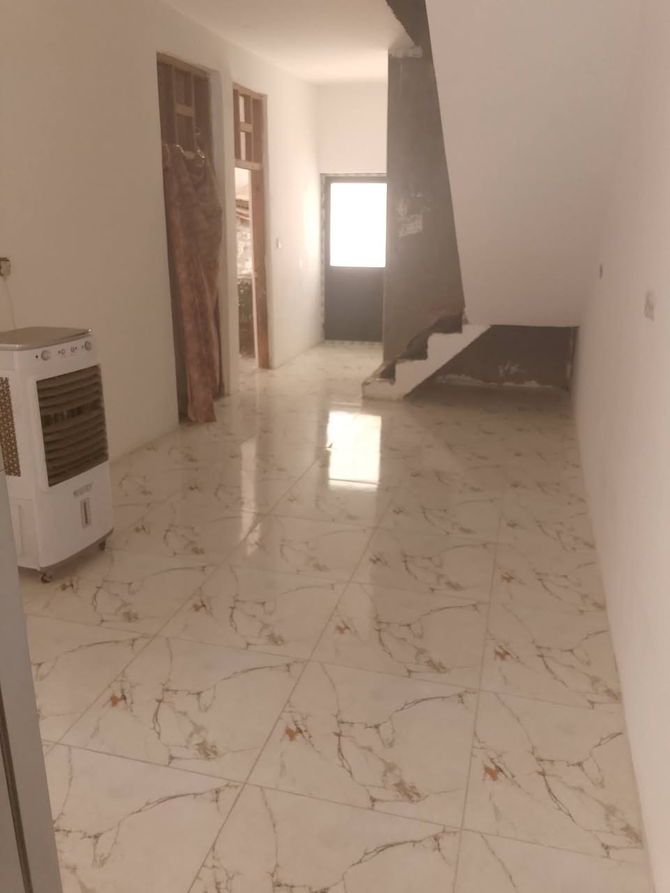 بيت للبيع مساحة 150متر طابق واحد غرفتين ستقبال مطبخ وصالة  منطقة هادئ  موجود كافة الخدمات ماء كهراباء مجاري تباليط قريبة على شارع العام  وقريبة على مدرسة 🏫  بتدائية  غريبة على جسر ديالى جنس الارض زراعي  الاستفسار //***********
