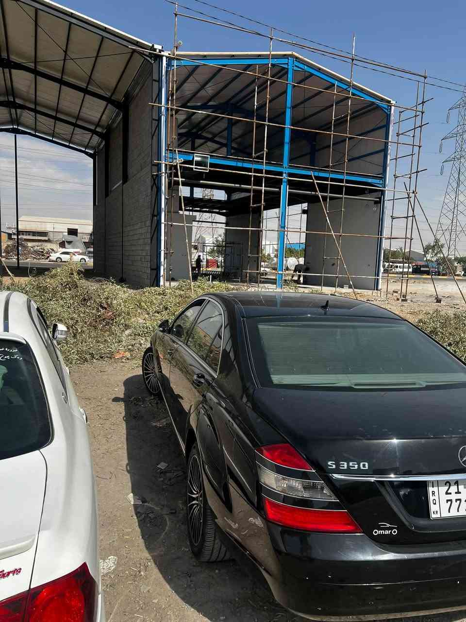 سەرەتا سلاوی خواتان لئبئت سەیارەکە پیسە لەبەر ئەوەی هاتی لە رەسمەکان جوانتر بیبینی مارسیدس ٣٥٠ خەلیجی ٦پستۆنی 
بئ بۆیاخ  مواسەفات سەلاجە مەرکەزی ٥پەردە هەر ٤کوشن گەرموو سارد کارەبای  حاسە رادار سلاید زۆر مواسەفاتی تر وە ٤تایەو ویلی لۆکی لەسەرایە  سەیارەکە بئچالو شوختە کۆدیشی هەیە رۆنی تازە *********** 70گلاو مەجال گۆراوە
