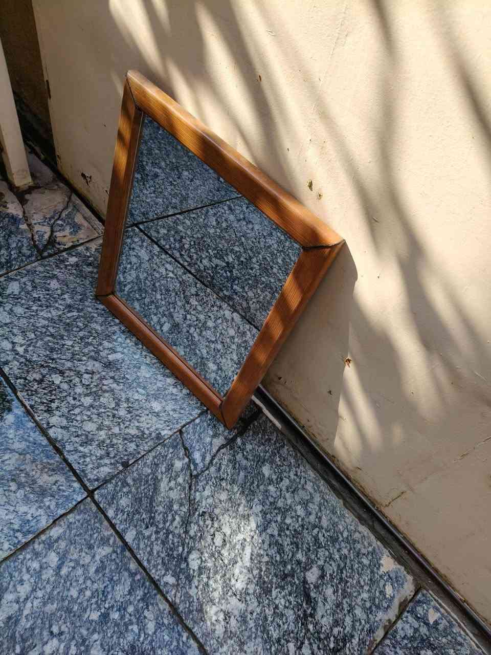مرايات المنيوم 3 كبار وثنين صغار قياسات الكبار العرض 80 الارتفاع 90 سم الصغار ثنين قياساتهن  50*60 سم السعر 70 الف الغزاليه نظيفه جدا ***********
