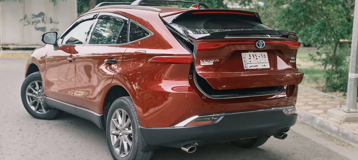 السلام عليكم 
للبيع  Toyota Venza 2021 XLE

 اللون: أحمر
 الموديل: 2021
 الممشى: 45,000 كم
 المحرك: 2.5 هايبرد
 الدفع: AWD دفع رباعي
 القير: أوتوماتيك CVT

 مواصفات وتجهيزات السيارة:

 الداخلية والراحة
• داخلية جلد
• كشنات كهربائية
• تدفئة وتبريد للكشنات
• سستم صوت JBL
• كونترول لمس
• جام 4 أبواب أوتو
• تبريد ما شاء الله ثلج 
• مرآة وسطية عاكسة للضوء
• صندوق كهربائي ذكي
• البيبان والصندوق فتح بصمة
• ترحيب عند الاقتراب من السيارة

 الأمان وأنظمة القيادة
• حساسات أمامية وخلفية
• كاميرا
• رادارات 360 درجة
• مانع تصادم أمامي وخلفي
• توقف ذاتي أمامي وخلفي
• نظام مساعدة/قيادة ذاتية
• أنظمة Toyota Safety Sense
• أنظمة الثبات والفرامل الإلكترونية
• عدة وسائد هوائية

 الإضافات
• سبايدر خلفي
• راكات بلادية
• جنوط ألمنيوم
• دفع رباعي AWD
• نظام هايبرد اقتصادي

 حالة السيارة
• الصبغ: جاملوغ + الباب الأمامي اليمين + البنيد+ لباب الخلفي 
• السيارة واضحة بالفحص وما بيها إخفاء للملاحظات
• مناقصة كلشي والحمدلله
• الصيانة باستخدام دهن Amsoil الأمريكي الأصلي
• بنزين فقط محسن

 سيارة نظيفة ومواصفاتها عالية، والممشى 45 ألف كم.

رقم الشاصي وصور الحادث مع الصور 

 للتواصل: ***********

185 ورقه وبيها مجال
