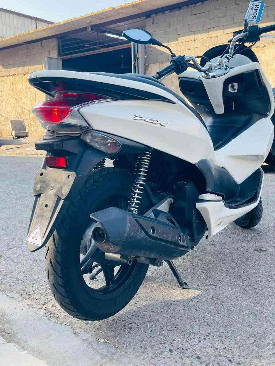 دراجه pcxجيل اول مكينه 125ماشيه ١٧ الف  دراجة  كلها ابلاديه شرط النضافه دراجهة مال رمبه مال معرض المديل 2016 ماخذها رمبه اوراق المعرض موجوده يعني مو مال شارع 
حساس ازدحام سويجات ٢ الدراجه كفاله عامه الدراجه على ايدي شوفت عينك ياباني الاصليJF جديده مكاني بغداد اي استفسار
***********
‎السعر ١٥٠٠ بغداد, العراق
