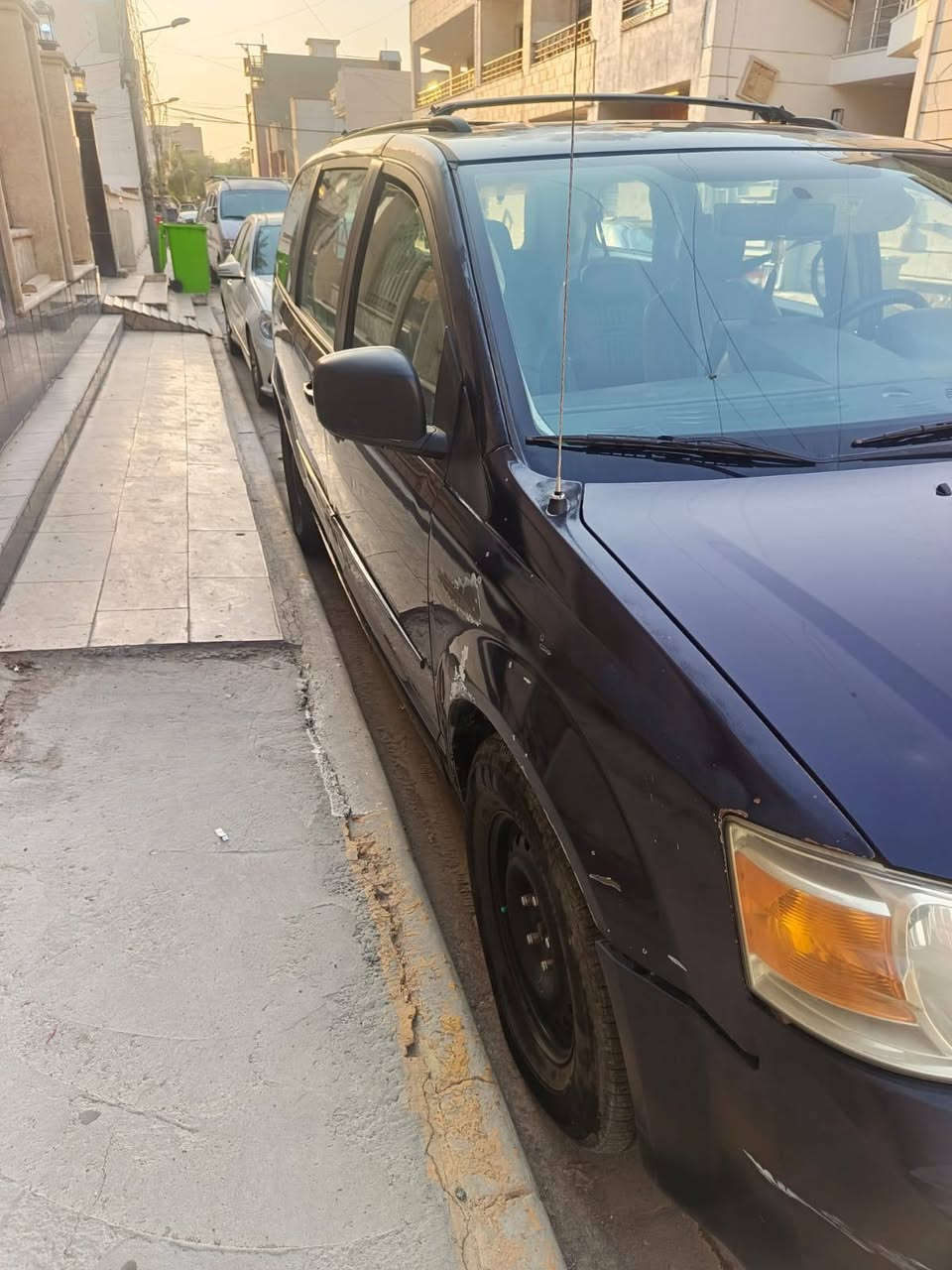 مرحبا للبيع دوج كرفان se موديل ٢٠١٠ تفيد الي يشتغل بيها خطوط طلاب واسعه جداا السياره موجودة في بغداد السعر ١٦ مليون ونص 
***********
