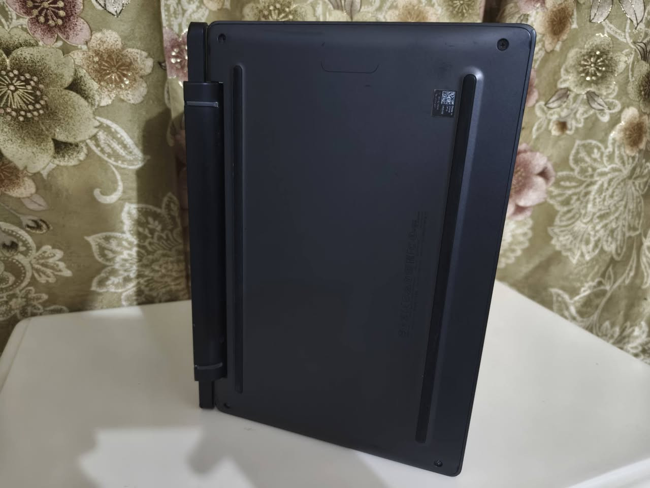 سلام عليكم. لابتوب (5055 Dell Venue 10 Pro (Model
 عندي هذا الابتوب هوة ايباد وهوة لابتوب و نضيف كلش
يفيد جماعة التصفح وجماعة الدراسة ومشاهدة كرة القدم. 
وزنه خفيف وسلس بل اداء مثل ماتشوفون بل فيديو يحمل كل برامج مثل فيس و تلي ويوتيوب 
ويستعمل للألعاب الخفيفة كلش.  الشاشة شخط مابيها و الكيبورد كذالك

(ملاحظة - الجهاز يراد إله كفر جديد بسبب الدكمه مال الصوت مثل ماموضح بل صور لأن طابه ليجوه شويه بس تكدر تعلي وتنصي من خلال الكيبورد كما موضح بل فيديو . و دكمه التشغيل كذالك بس تكدر تشغله عادي. يعني أنت بكيفك تبدل الكفر أو الدكم. ) إخوان الجهاز كامل مكمل نضيف حيل بس يحتاج تبديل الكفر. .... 

ركزززو على الملاحظة إخوان + وضحت كلشي الكم بل صور ..... 
 
المكان المسيب.. 
للتواصل واتساب
***********  
او خاص
