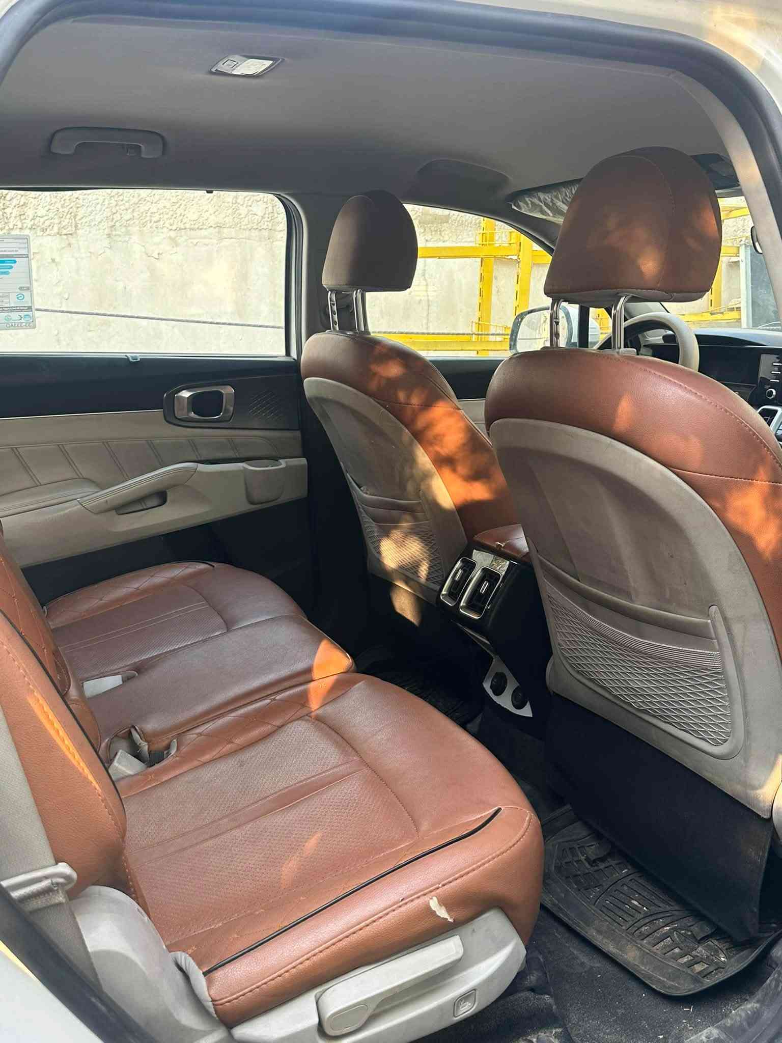 🔥 للبيع كيا سورينتو SX موديل 2021 ) 🔥
📞 للتواصل والاستفسار (اتصال أو واتساب): ⁠***********⁠
 السعر: 250 ورقة 💰
 المحرك: 3.5 لتر (6 سلندر) عزم قوي جداً
 اللون: أبيض ملكي
 المواصفات: خليجية
 العداد (السير): 109,750 كم (قابل للزيادة البسيطة)
 السنوية واللوحة: بغداد خصوصي (رقم قادسية)
 الحالة: قطعتين صبغ فقط والباقي نظيف وبدون خمش
💎 أبرز المواصفات والرفاهية:
 كاميرا 360 درجة + كاميرا خلفية + حساسات ضغط الإطارات
 سقف بانورامي + صندوق كهربائي + مقاعد الصف الثالث (7 راكب)
 نظام المفتاح الذكي وبصمة تشغيل + تبريد وتدفئة المقاعد
 مسند الذراع، مثبّت السرعة، ووضعيات القيادة المتعددة
 مرايا جانبية كهربائية، نوافذ كهربائية، وحساس المطر
 شاشة ذكية، رادار، ونظام مراقبة النقطة العمياء
 تحكم تلقائي في درجة الحرارة، مقاعد كهربائية مع ذاكرة للمقعد
 6 وسائد هوائية، مصابيح أمامية ليد وزينون، مانع الانزلاق
 عرض المعلومات على الزجاج الأمامي (HUD) + إنارة محيطية
 أبل كاربلاي + نظام AWD (دفع رباعي)
 شاحن لاسلكي، ستائر خلفية، كشافات ضباب
 نظام بوز الصوتي الفاخر + منقي هواء
 التحكم الإلكتروني في الثبات، التوجيه الكهربائي، وقفل الأمان للأطفال
