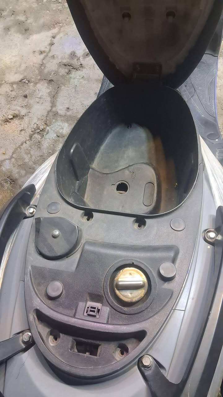 السلام عليكم 
حجم  المحرك 155cc
Yamaha Aerox 155 – موديل 2022 🛵

دراجه كلش نضيفه بدون اي نقص 
مكينه ناعمه مافيها اي مشكله مكينه كلش نضيفه 
باتري جديد 
قايش جديد 
كفرات  مافيها اي كسر نضيفه كلش 
تايرات جداد 
ابريك خلفي امامي جداد
كهربائيات على وضع الشركه 
الشراي يتصل ويدلل 
***********
