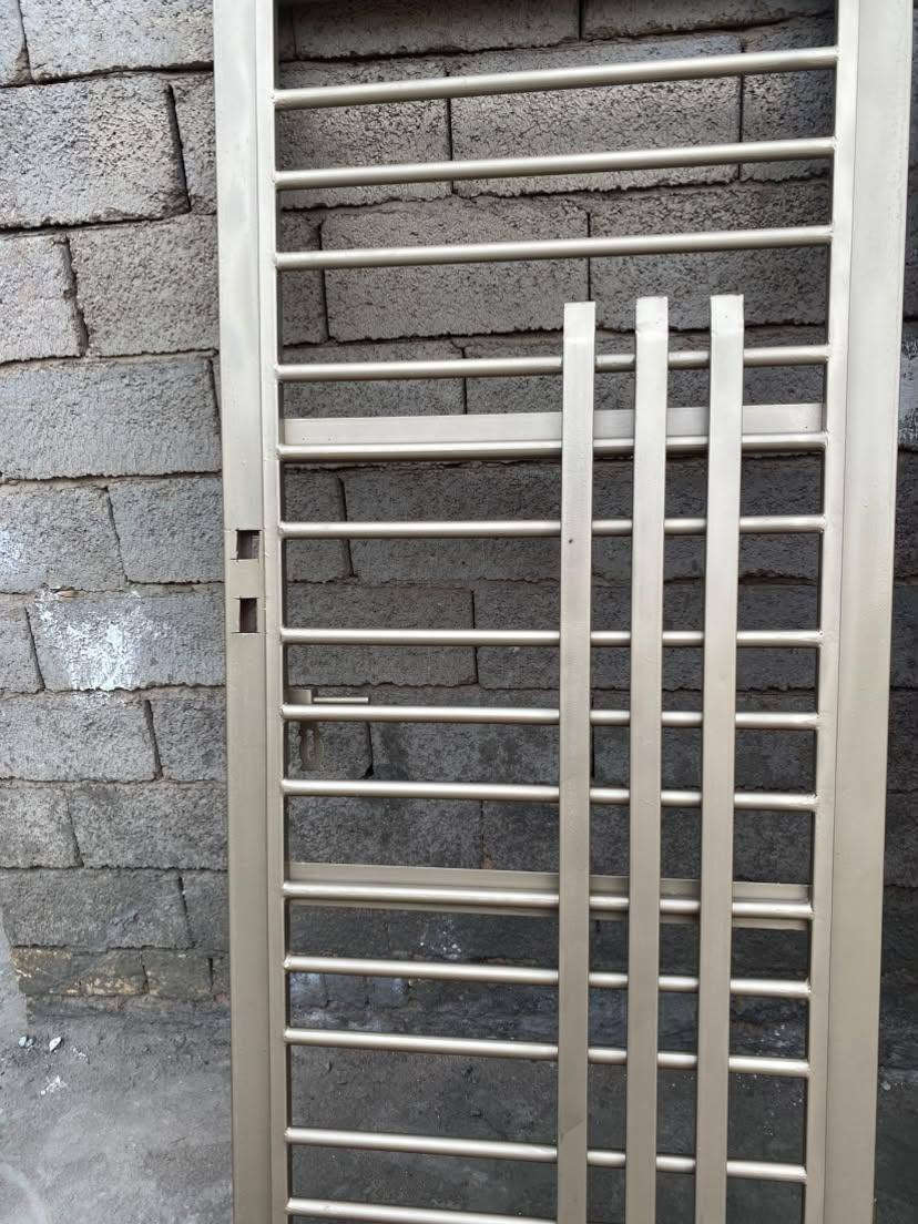 صبغ • بيبان وشبابيك • نظيف