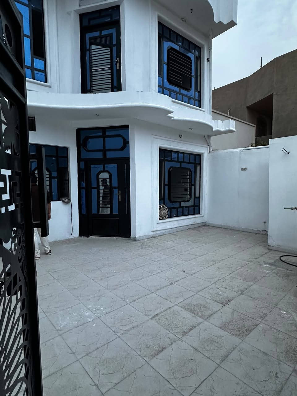 🕋بسم الله الرحمٰن الرحيم 🕋

👋السلام عليكم ورحمة الله وبركاته👋

🏪يعلن مكتب انمار للعقار

🌄الانبار قضاء الفلوجه 

🏡 بيت 

#للبيـــــع الضبـــاط الرابعة قرب 

🔵 المســـــاحة150 م الوجه 7.5م النزال 20

🚧 بناء بلوك  حديث 

طابو صرف بسم شخص واحد 

🛣️شارع 12م قرب شارع 60 

🏠طابقين 

🔵استقبال 
🔵مطبخ  
🔵غرف عدد 3
🔵مناور 2
🔵صاله عدد 2 
🔵صحيات عدد 3

💲#السعر المعلن  130  مليون وبي مجال 

🧑‍💻عزيزي عندك عقار وتريد تبيعه باسرع وقت راسل صفحتنه نلبي لك طلبك 🙏♥️

⁉️للاستفسار اكثر مراسله صفحتنا او زياره المكتب انمار للعقار الواقع على شارع 60 مجاور مطعم  نفر بخاري  ومجاور المطعم وكوفي بلاك ساراي شارع السكلات او الاتصال 

☎️***********☎️كورك 
☎️***********☎️ واتساب  

⁉️اذا كنت تملك عقار وترغب في نشره مراسله صفحتنا او زياره المكتب انمار للعقار او ارسال المعلومات على الواتساب ☎️👆

⁉️الاسعار المعلنه في مكتبنا تحدد من قبل البائع وليس المكتب ونجمع البائع والمشتري وجها لوجه لاتمام عمليه البيع

⁉️متابعه ولايك للصفحه ليصلكم كل ماهو جديد فضلاً وليس أمراً

♥️طابت أوقاتكم بكل خير ♥️
سوق الفلوجه المفتوح عقارات الفلوجة العقار المميز الفلوجة سنتر عقارات الفلوجة🏘
