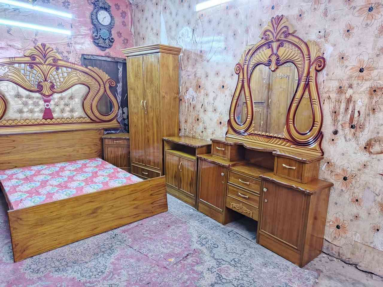 غرفه اخشاب خمس ابواب ملحق للبيع ***********السعر 650صاج الزاويه كنتوريه موديل حديث اخ
