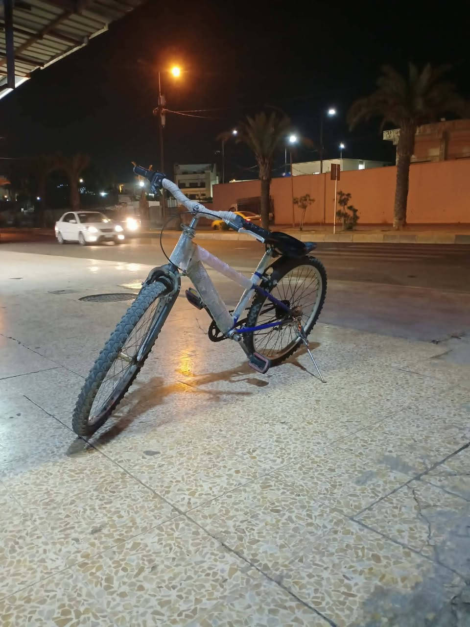 السلام عليكم باستكل لبيع حجم 24 تايات جدد بدون كير العنوان حي المنصور التواصل على الرقم ***********
السعر40وبي مجال
