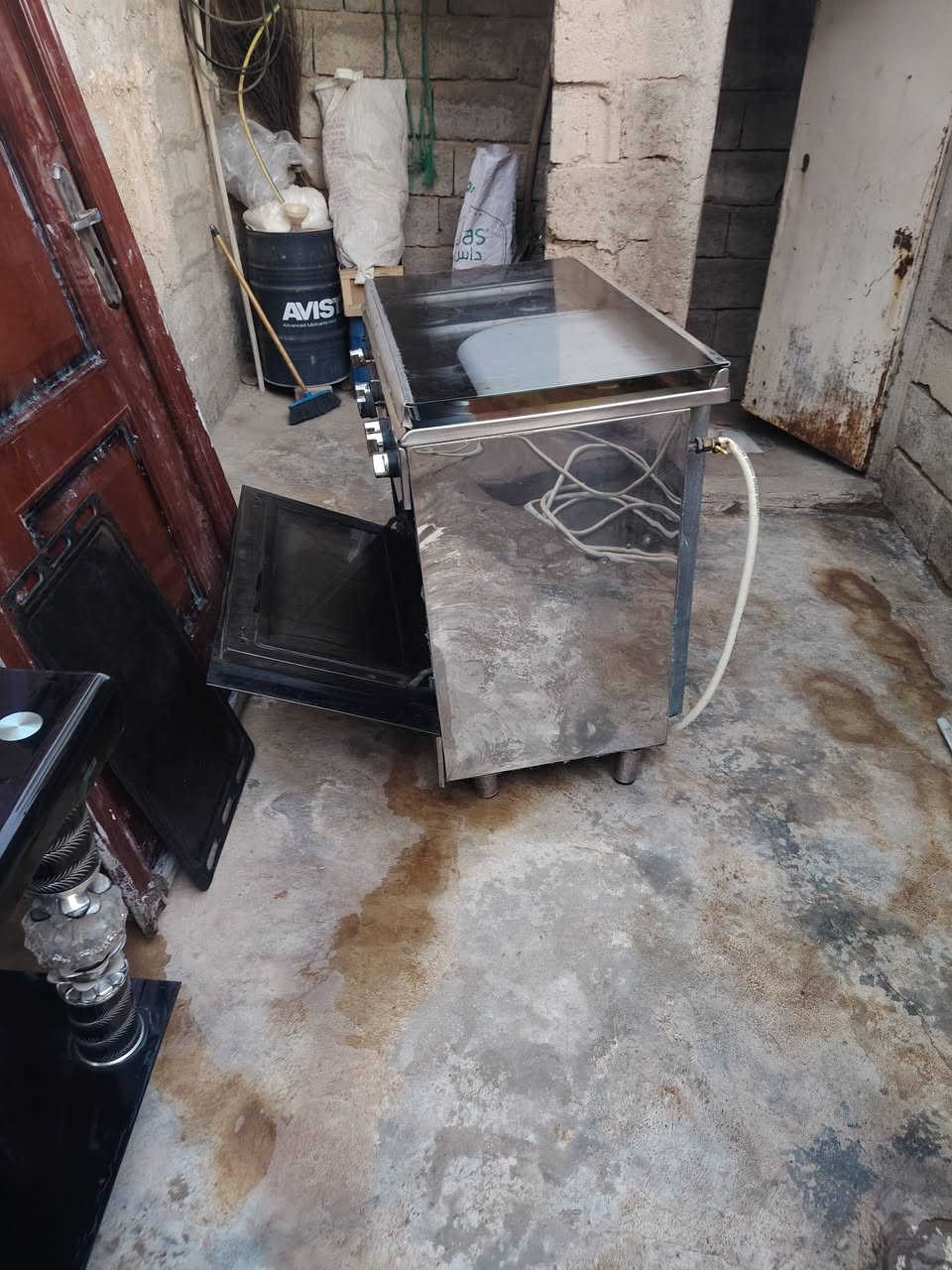 طباخين للبيع شرطه الشغل والنظافه الاتصال على الرقم ***********
