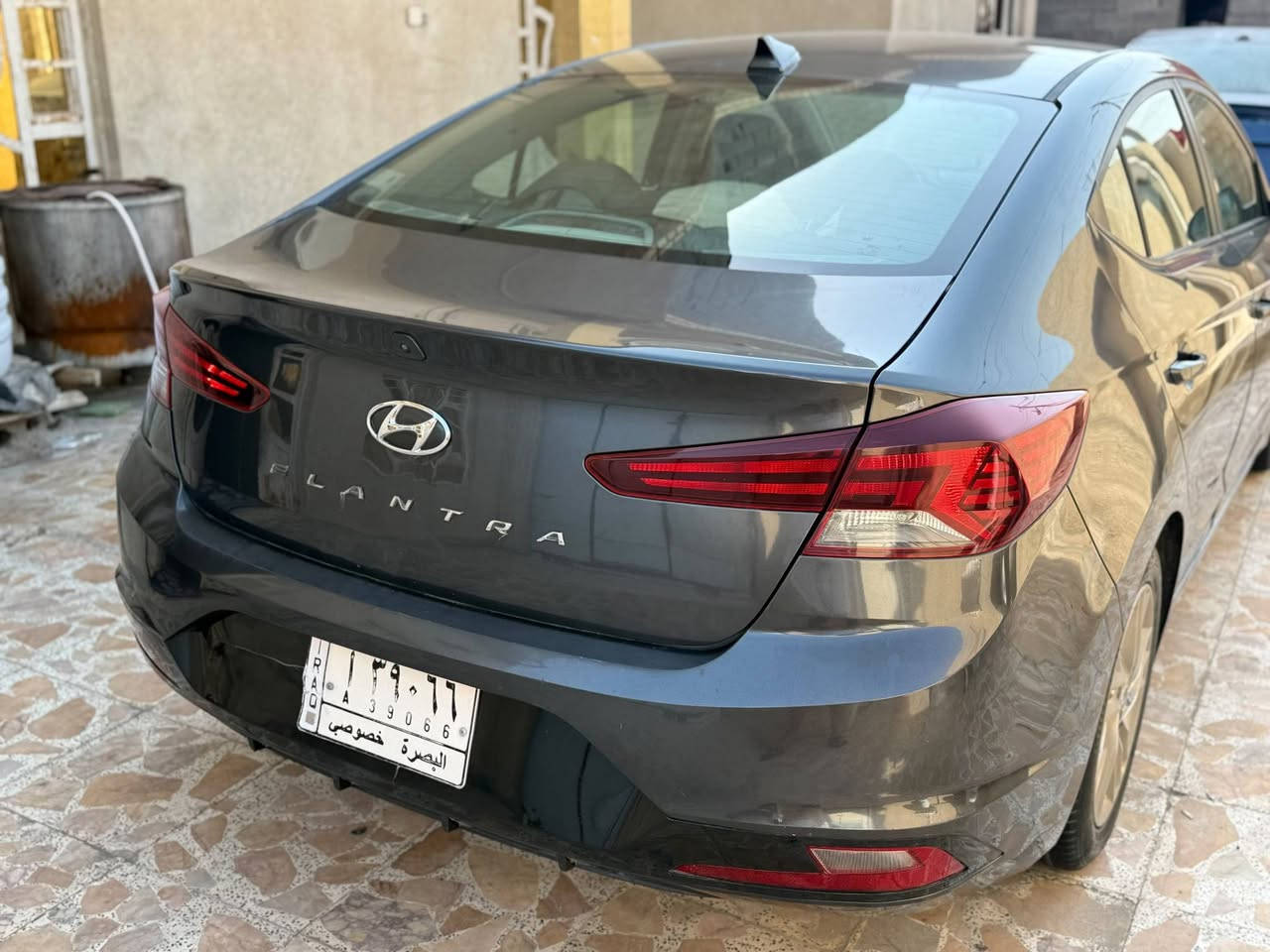 الانترا 2020 رقم بصره معوقين بعد خمسه اشهر تصير حره
وارد أمريكي حادث جاملغ امامي وبابين بيهن جراد خفيف 
مكينه كفاله 
تبريد كفاله 
حداديه طخم تاير جدد 
السياره بيها ضعف بلكير اول نمره تأخر والباقي مابي شي 
شاشه كاميره تحكم استيرن حلوه السياره 
السعر 86 بيها مجال 
مكاني البصره الشراي يتصل 
***********
