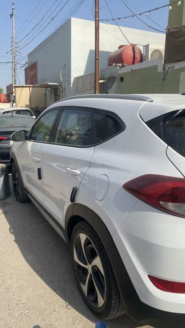 للبيع توكسان 
امريكي 17
محرك 1.6 تيربو 
فول مواصفات بصمة عدا فتحة 
بيها شبر بالبنيد فقط والباقي كفاله 
رقم بغداد انكليزي باسمي
السعر 135 وبيها مجال 
للاتصال ‭***********‬
