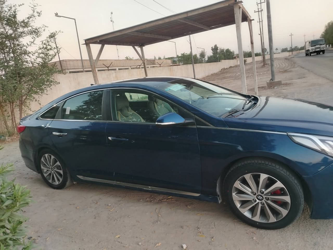 السلام عليكم للبيع سوناته ٢٠١٦ سبورت  لون ازرق غير محدد بيها جاملغ أيسر وبنيد وبيها بل هلال اليسر مال الجاملغ الخلفي كلش بسيط حدديه نص عمر مكينه. وكيرجدد  المكينه الاتنقيص ولا تبخير.  زوج تايرات جدد السعر 105 وبيها مجال قليل  حك الجيه   الرقم ***********3 سجاد
