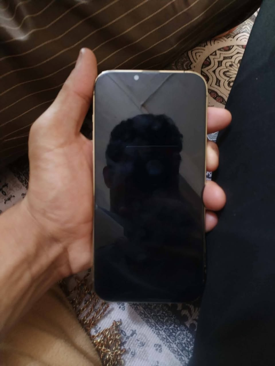 السلام عليكم
ايفون 13 برو ماكس 
شرق اوسط 
ذاكره 256 
بطاريه 78 بلادي 
مبدل فقط شاشه نوعيه زينه وهاي لزگه شادله 
لونه ذهبي نضيف زلغ مابي 
سعره 450 وبي مجال حك الجيه 
مكاني كوفه عباسيه 
واتساب *********** 
ملاحضه:  بي رمشه بسيطه من جوه من يحمه تستخدمه شويه تروح واتساب وخاص موجود 
جماعه الـ400 ميرهم لتعلق 😊
