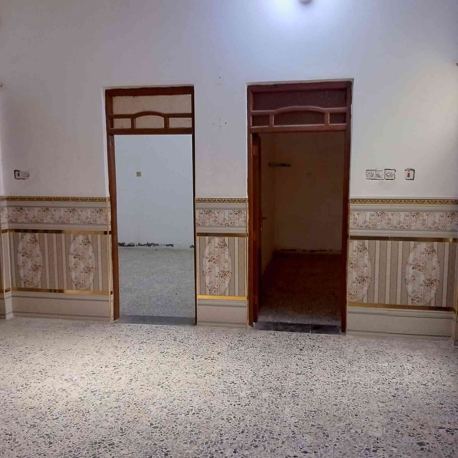 السلام عليكم بيت للبيع 150متر زراعي سند 25حي الحسن العسكري دوانم لازم قرب مدرسه الحشد يم المولده الثانية بيت طابقين بي غرفتين جوه وغرفتين فوك صاله واستقبال ومطبخ داخل الجهد الهندسي المنطقه كافه الخدمات ***********
