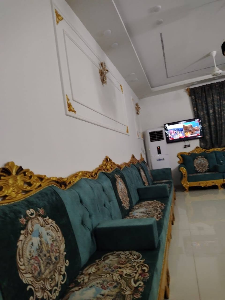 دار للبيع حي النداء شارع المجمعات السكنية منطقة (46) المساحة 200متر طابقين درجة اولى بناء سنة 2026 الدار يحتوي على غرف عدد 5+صالة عدد 2+ صحياع عدد 4+استقبال +مطبخ السعر 235 مع المجال للتواصل خاص او على الرقم ***********
