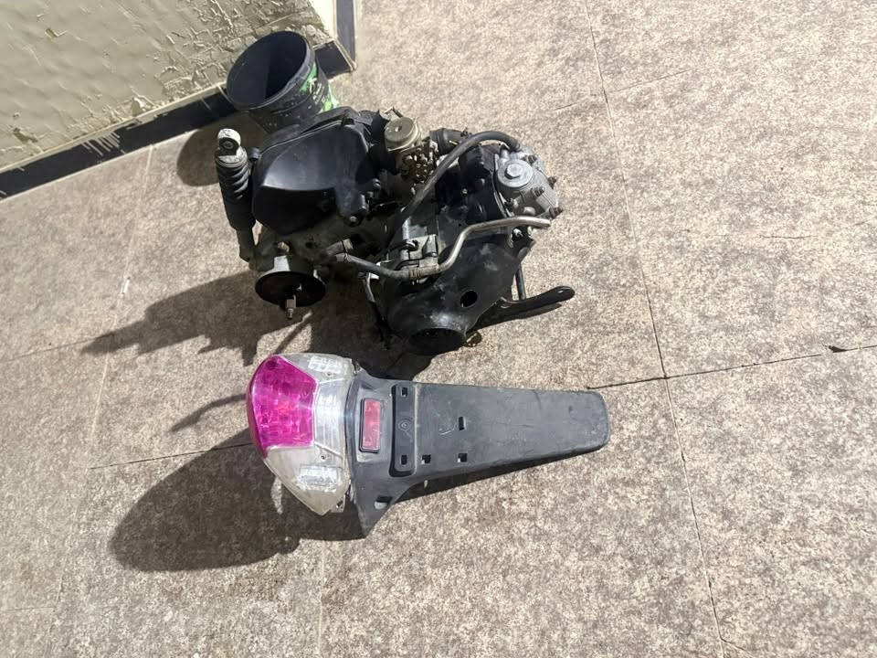 مكينه ماكس نضيفه بس كاعد امشي بيها وطفت ي نقص مابيها بلاديه +قبق هندر موجود سعرها 50+ذيل بلاد مال ماكس سعر 10+دبلات بلاد مال ماكس امامي مامصورات نضيفات مكاني حي الفداء رقم الهاتف ***********
