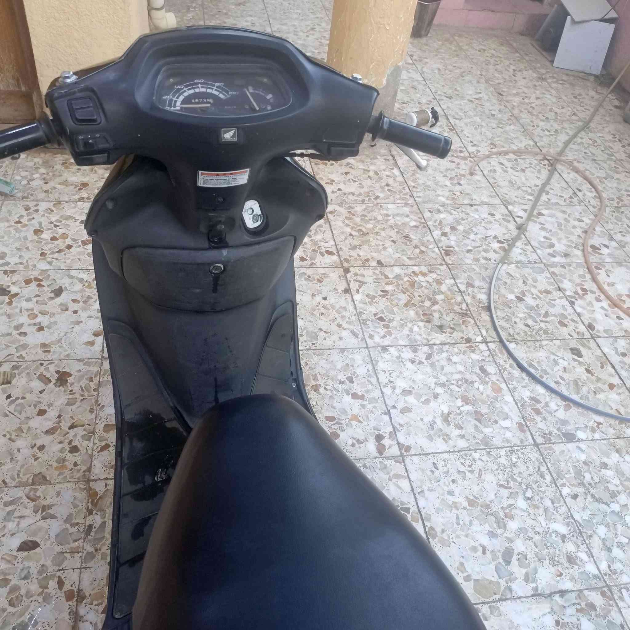 السلام عليكم سبيسي ياباني مكينة ناعمة كفرات اصلية وكابريتر اصلي دراجة نضيفة ماناقصهة اي شي مال جناي للستفسار ***********
